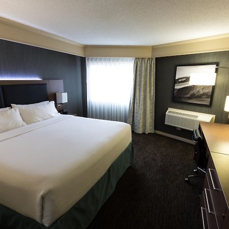 Holiday Inn Express Edmonton Downtown By Ihg Екстериор снимка
