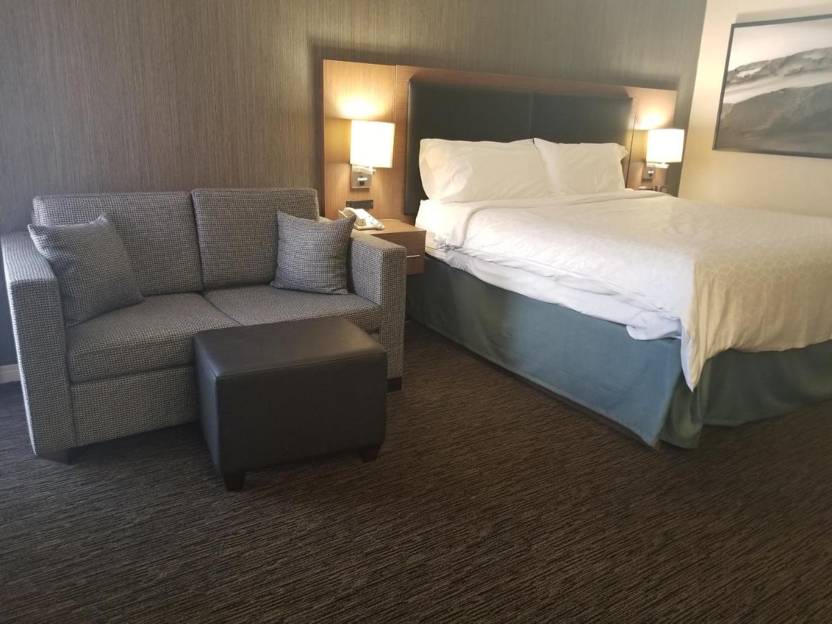 Holiday Inn Express Edmonton Downtown By Ihg Екстериор снимка