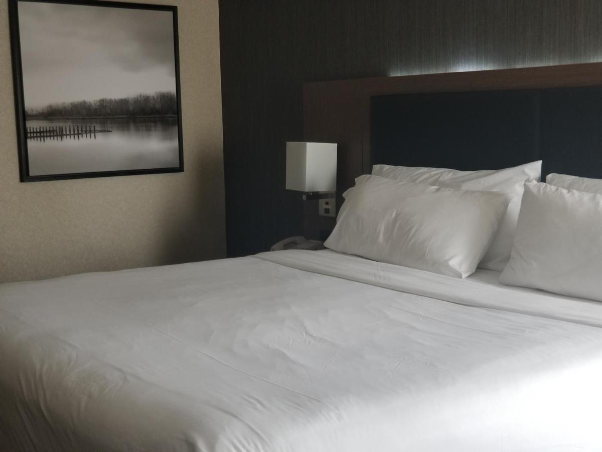 Holiday Inn Express Edmonton Downtown By Ihg Екстериор снимка
