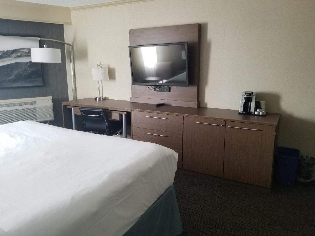 Holiday Inn Express Edmonton Downtown By Ihg Екстериор снимка