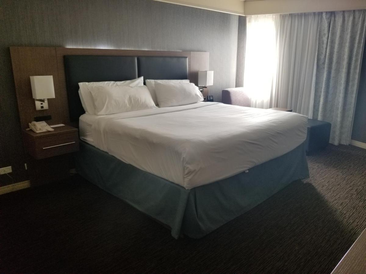 Holiday Inn Express Edmonton Downtown By Ihg Екстериор снимка