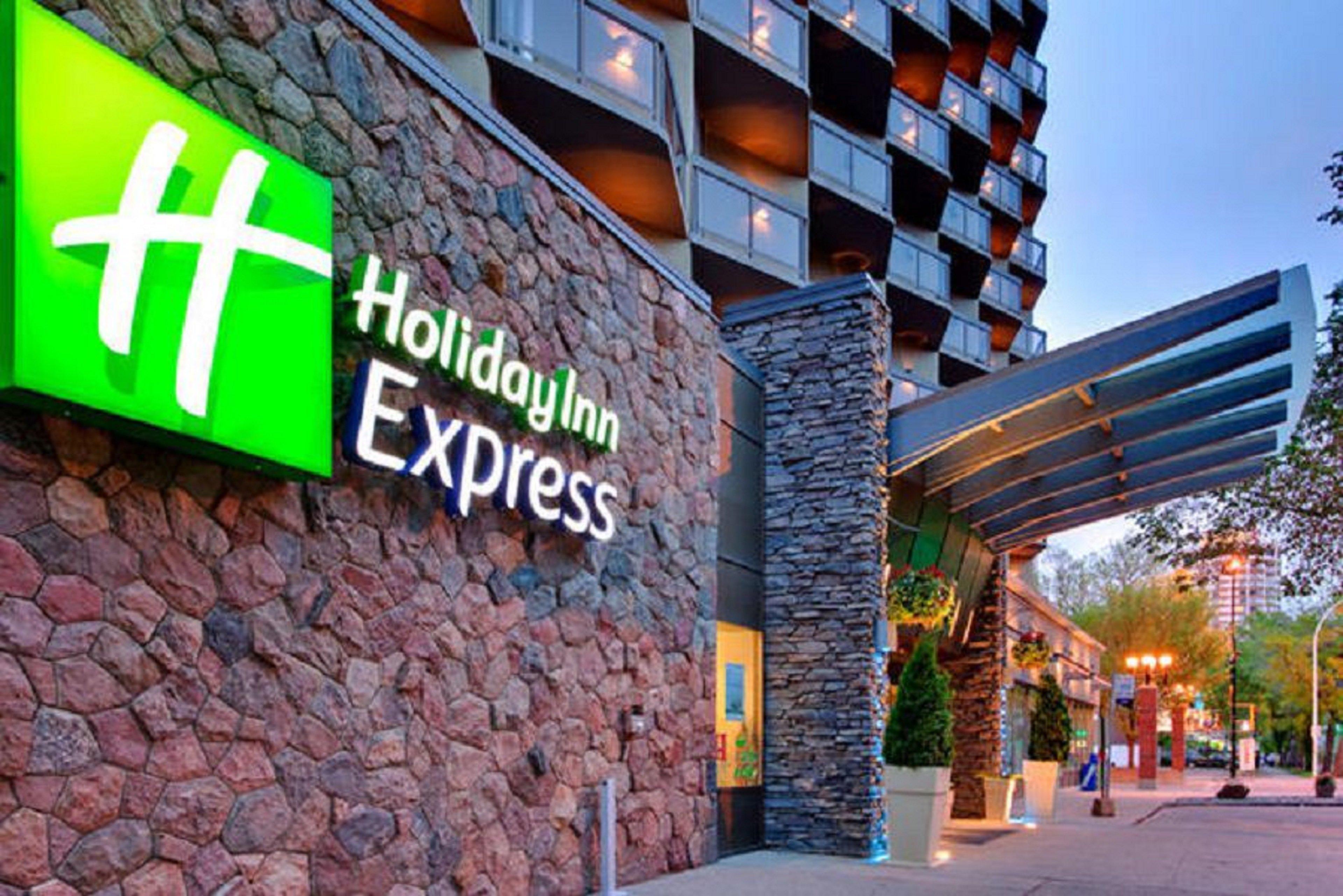 Holiday Inn Express Edmonton Downtown By Ihg Екстериор снимка