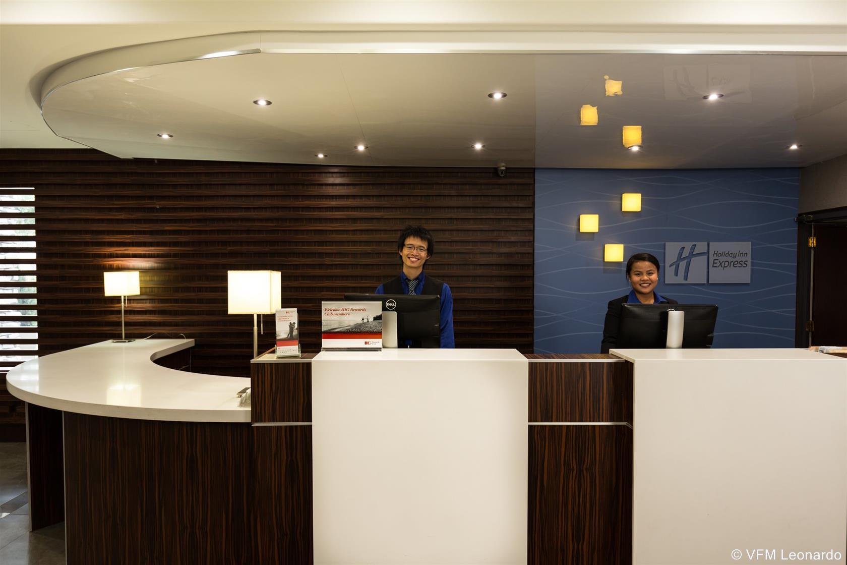 Holiday Inn Express Edmonton Downtown By Ihg Екстериор снимка