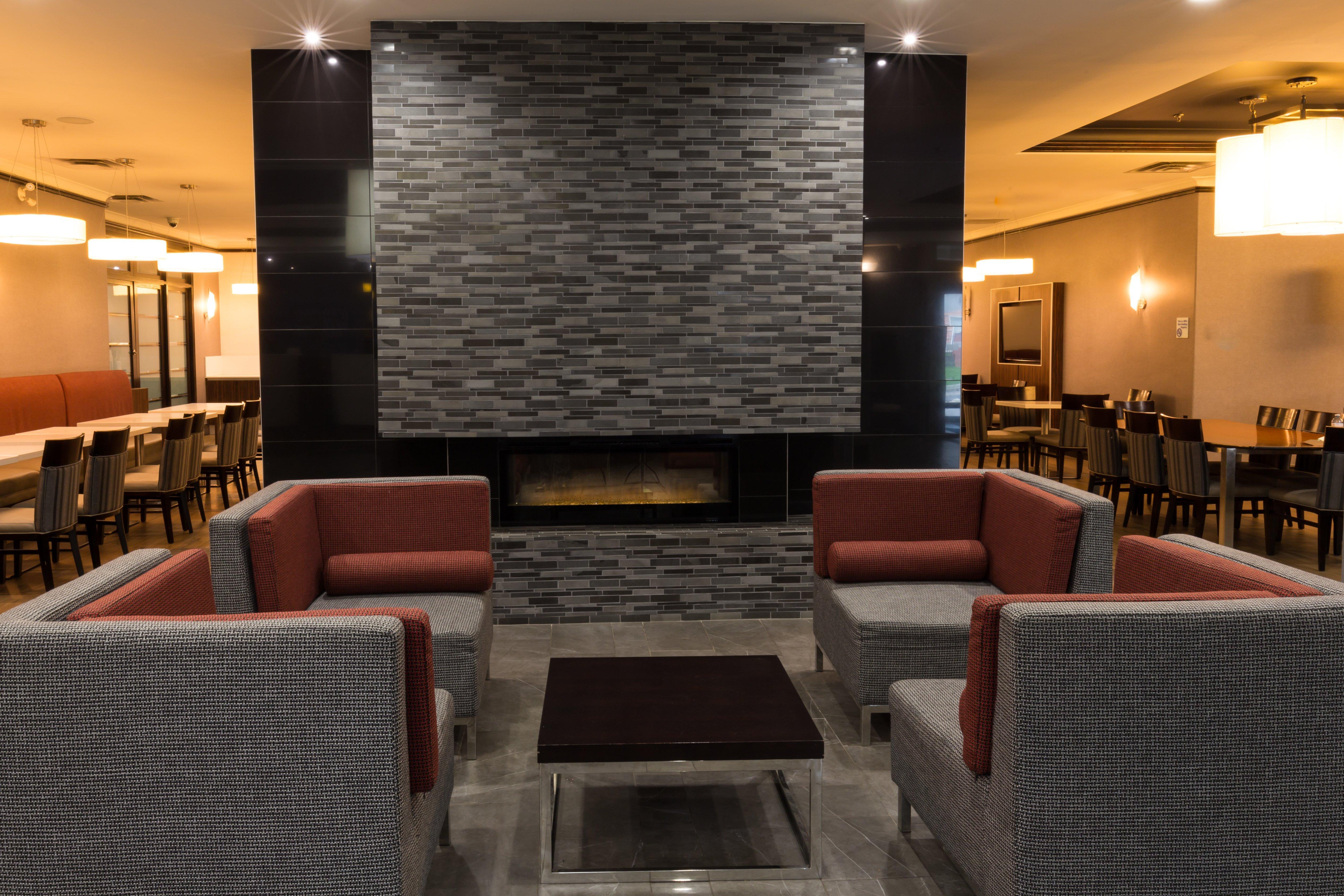 Holiday Inn Express Edmonton Downtown By Ihg Екстериор снимка
