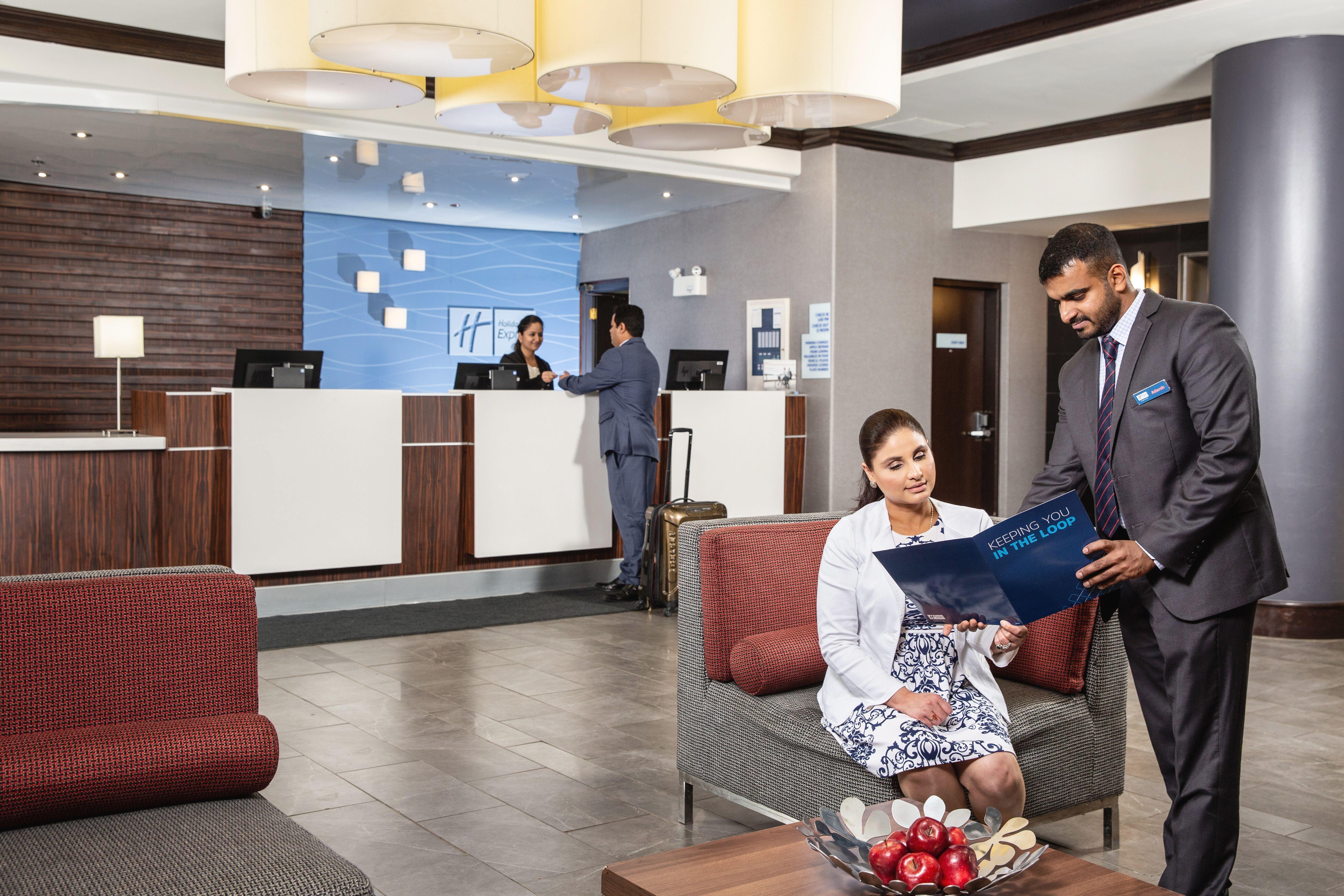Holiday Inn Express Edmonton Downtown By Ihg Екстериор снимка
