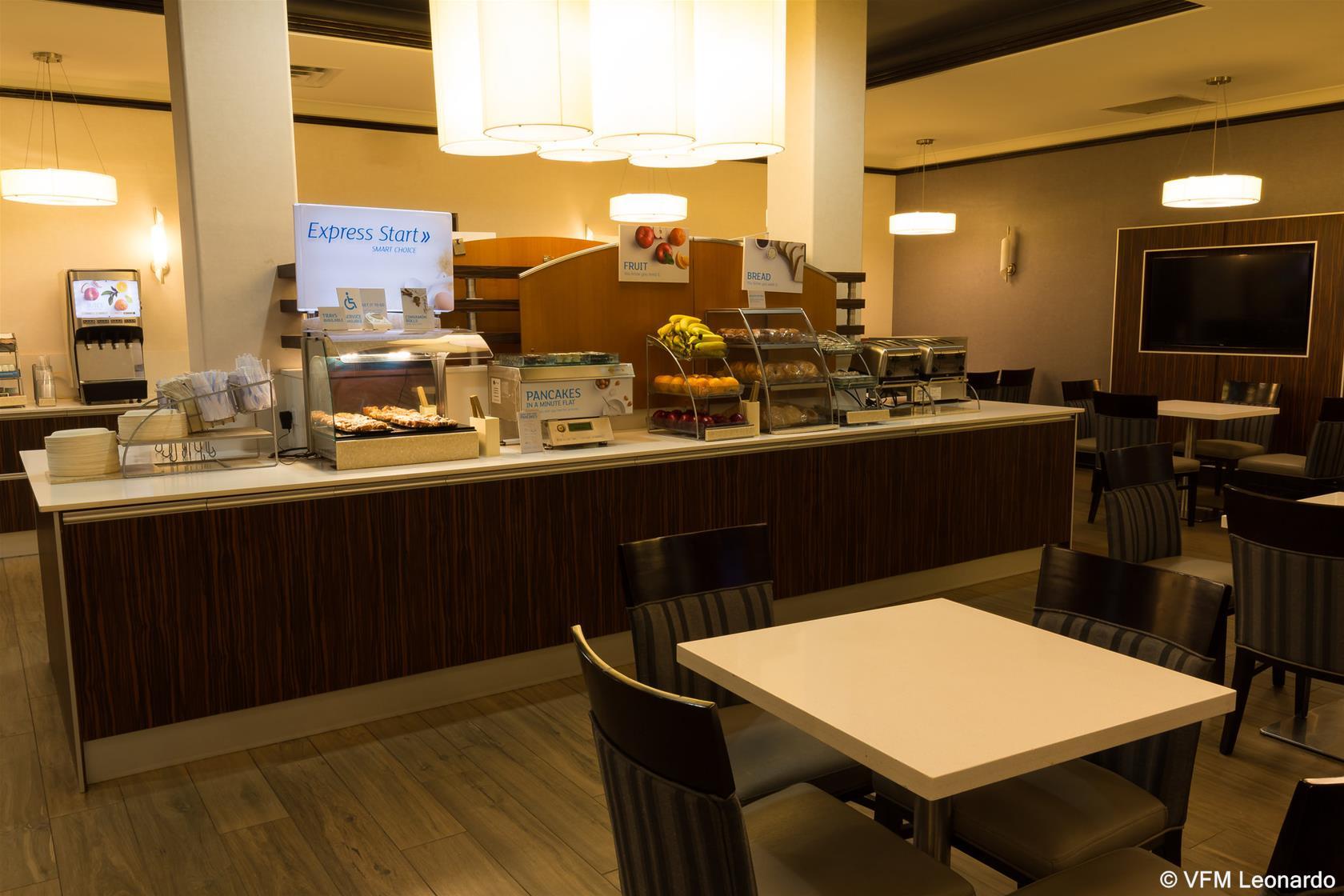 Holiday Inn Express Edmonton Downtown By Ihg Екстериор снимка