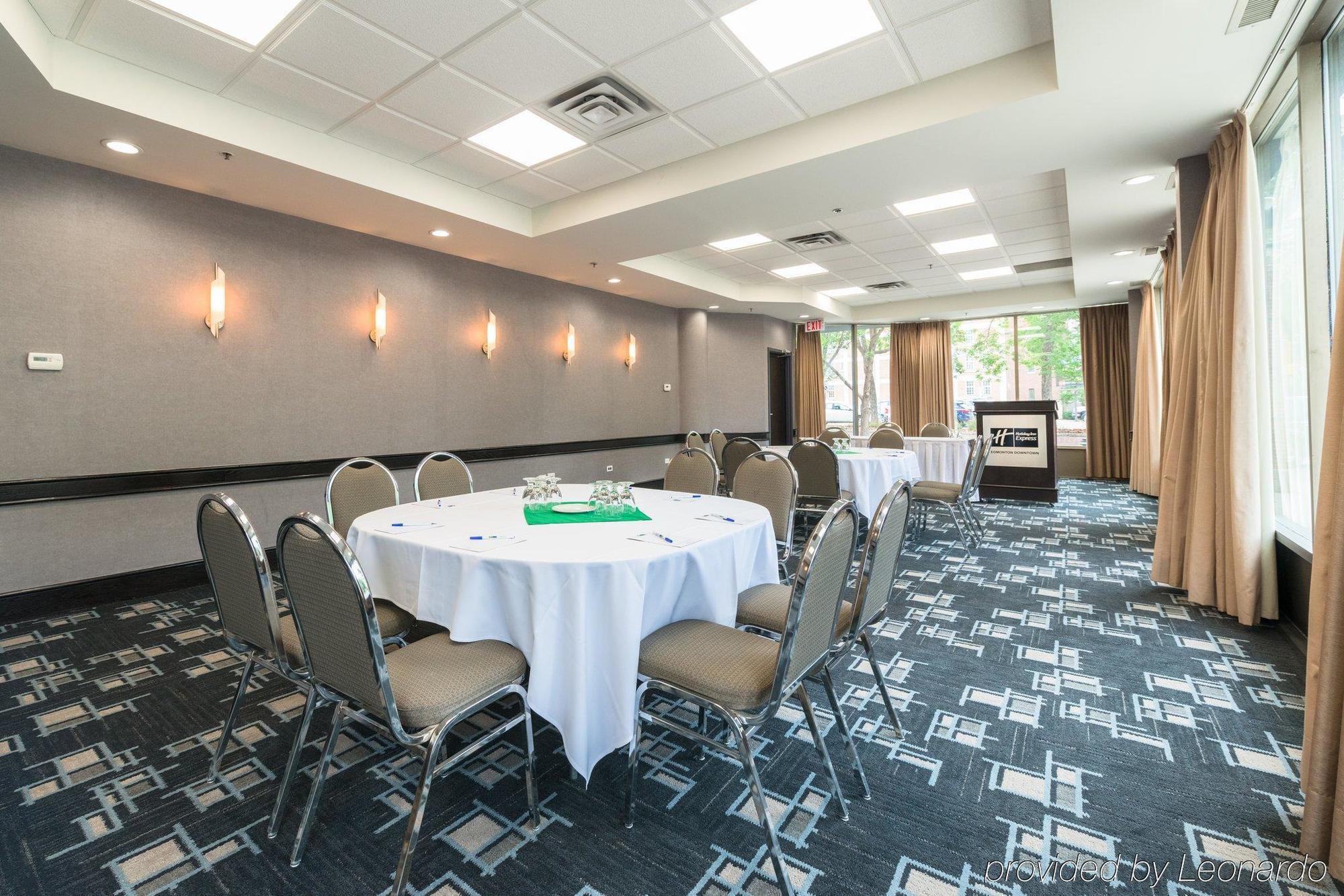 Holiday Inn Express Edmonton Downtown By Ihg Екстериор снимка