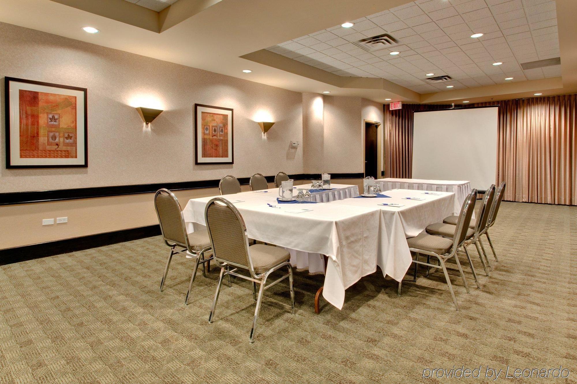 Holiday Inn Express Edmonton Downtown By Ihg Екстериор снимка