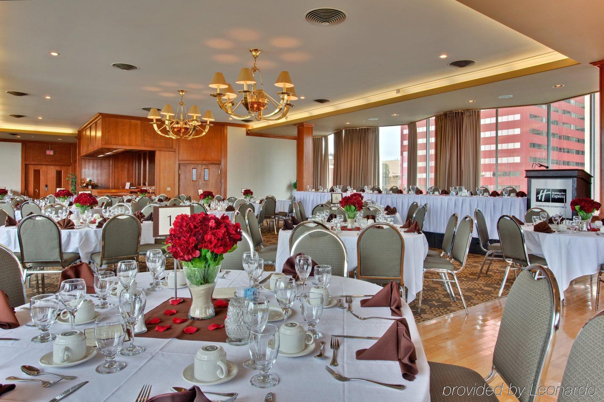 Holiday Inn Express Edmonton Downtown By Ihg Екстериор снимка