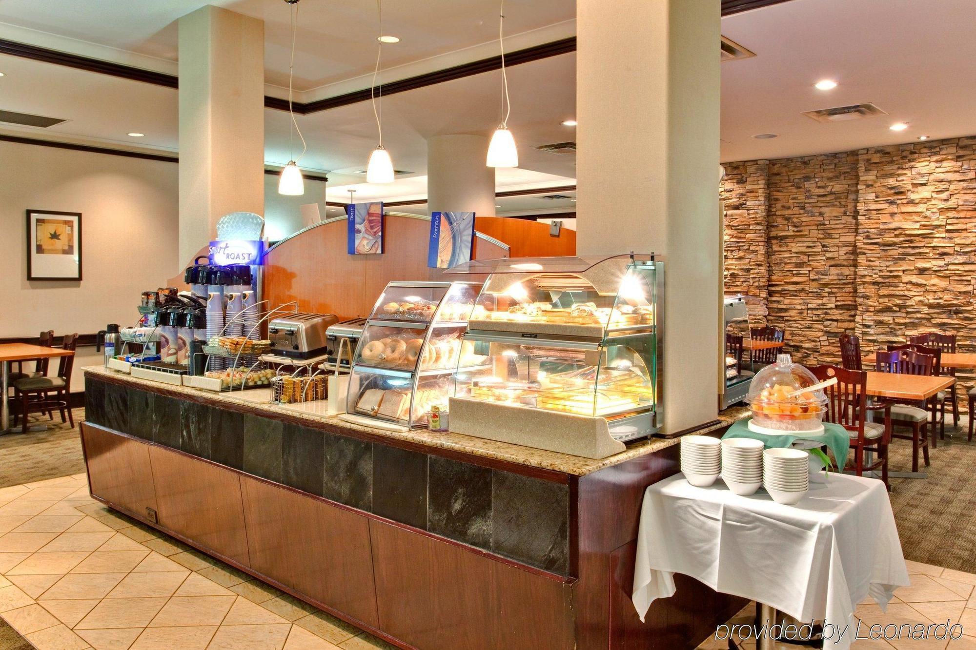 Holiday Inn Express Edmonton Downtown By Ihg Екстериор снимка