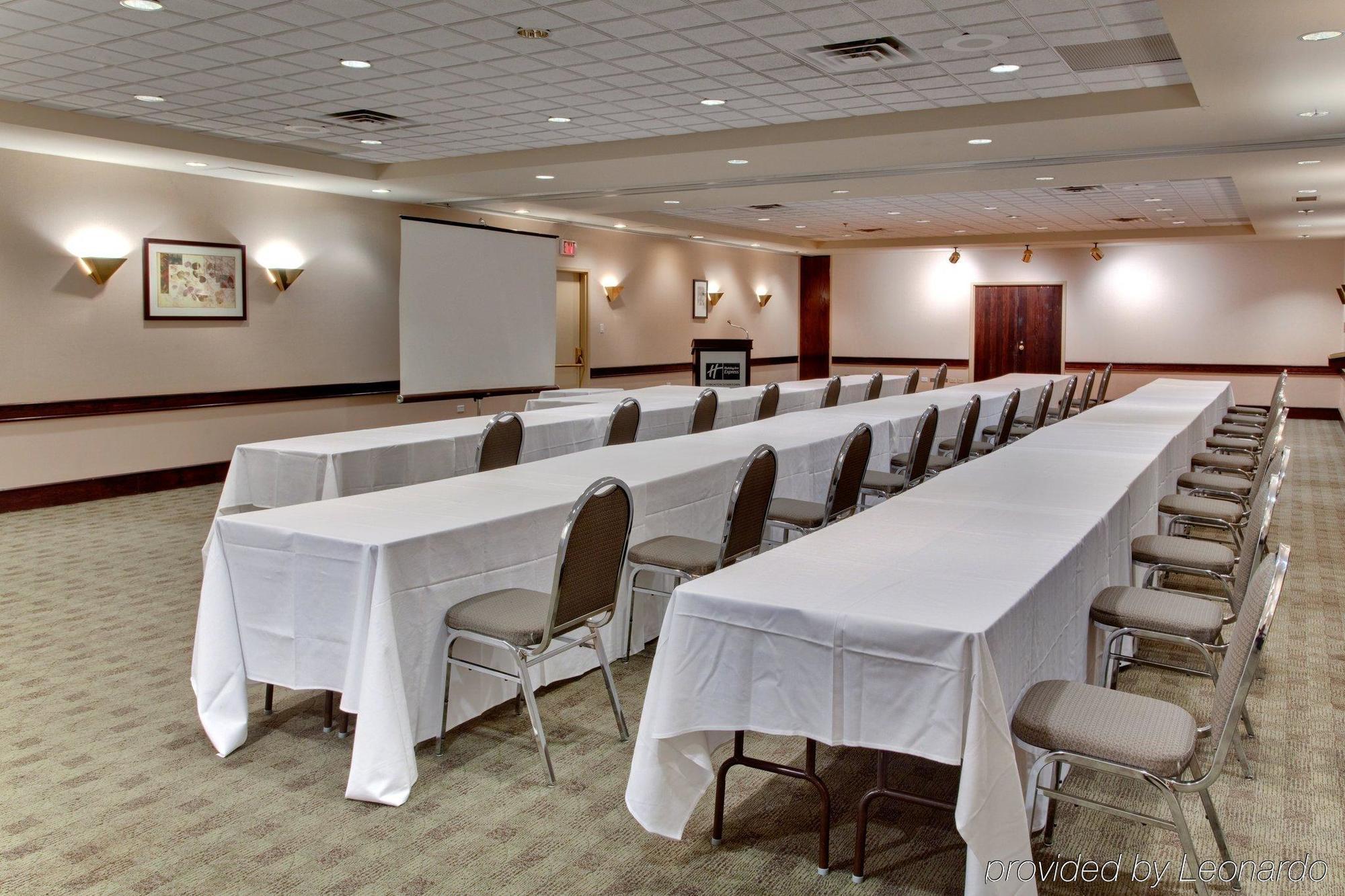 Holiday Inn Express Edmonton Downtown By Ihg Екстериор снимка