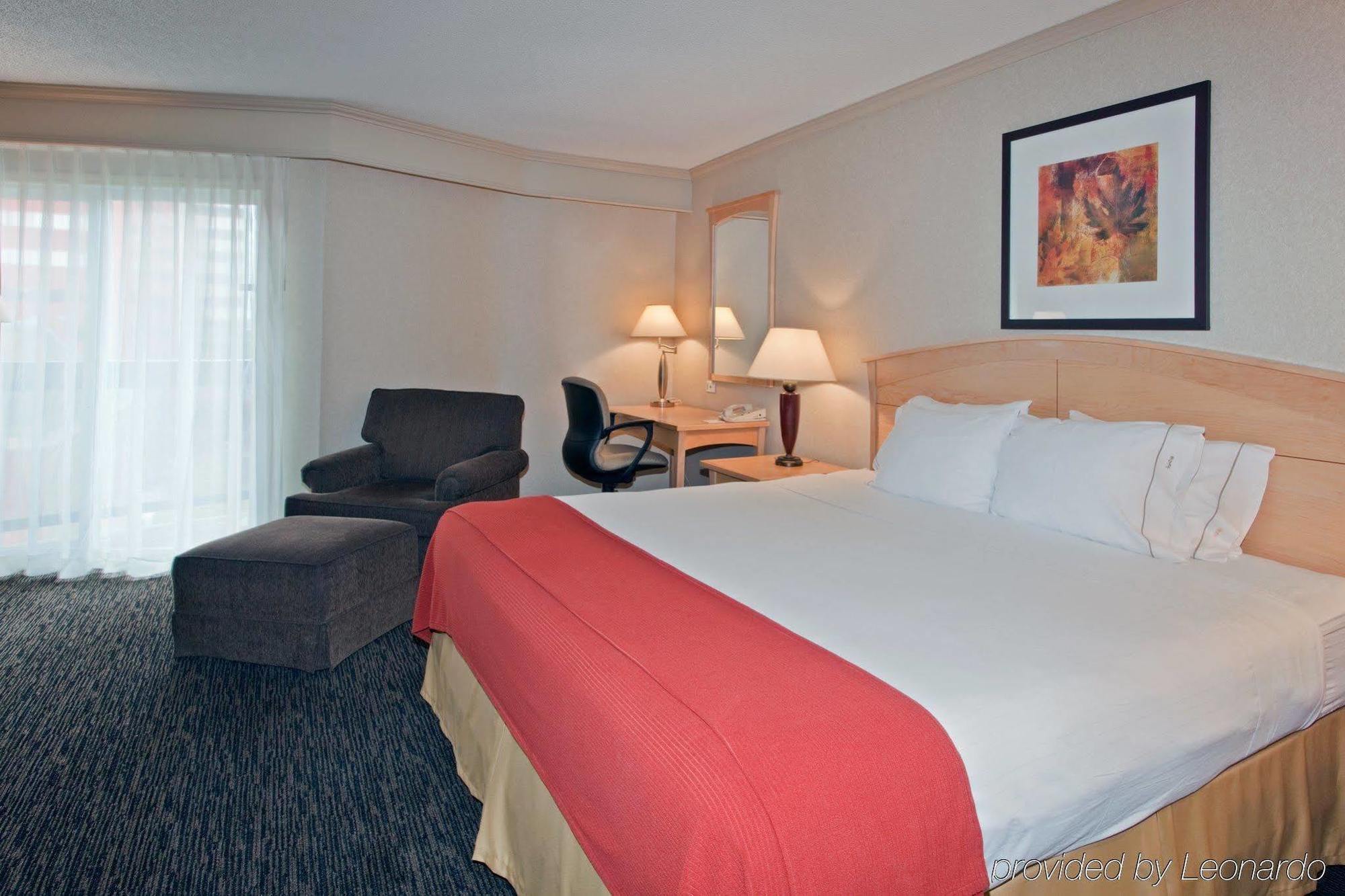 Holiday Inn Express Edmonton Downtown By Ihg Екстериор снимка