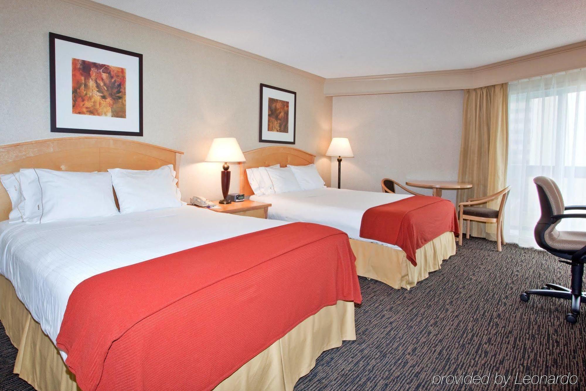 Holiday Inn Express Edmonton Downtown By Ihg Екстериор снимка