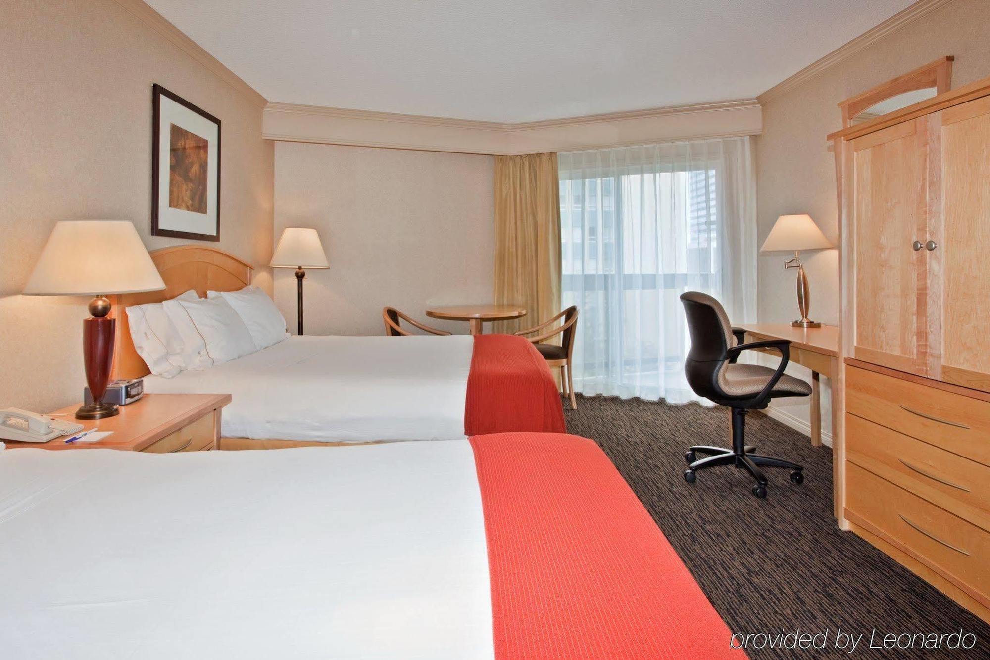 Holiday Inn Express Edmonton Downtown By Ihg Екстериор снимка